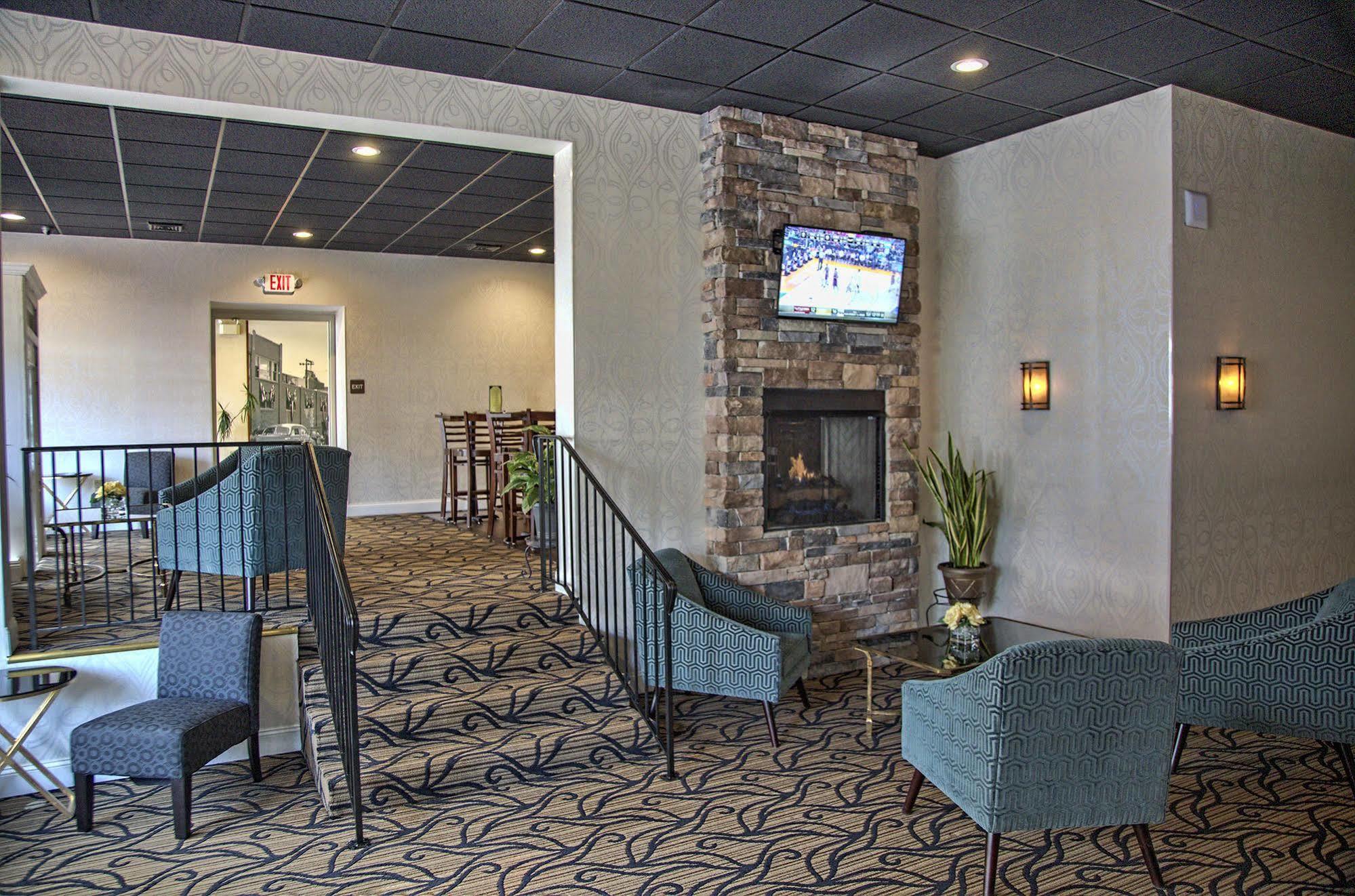 Hotel The Warner
